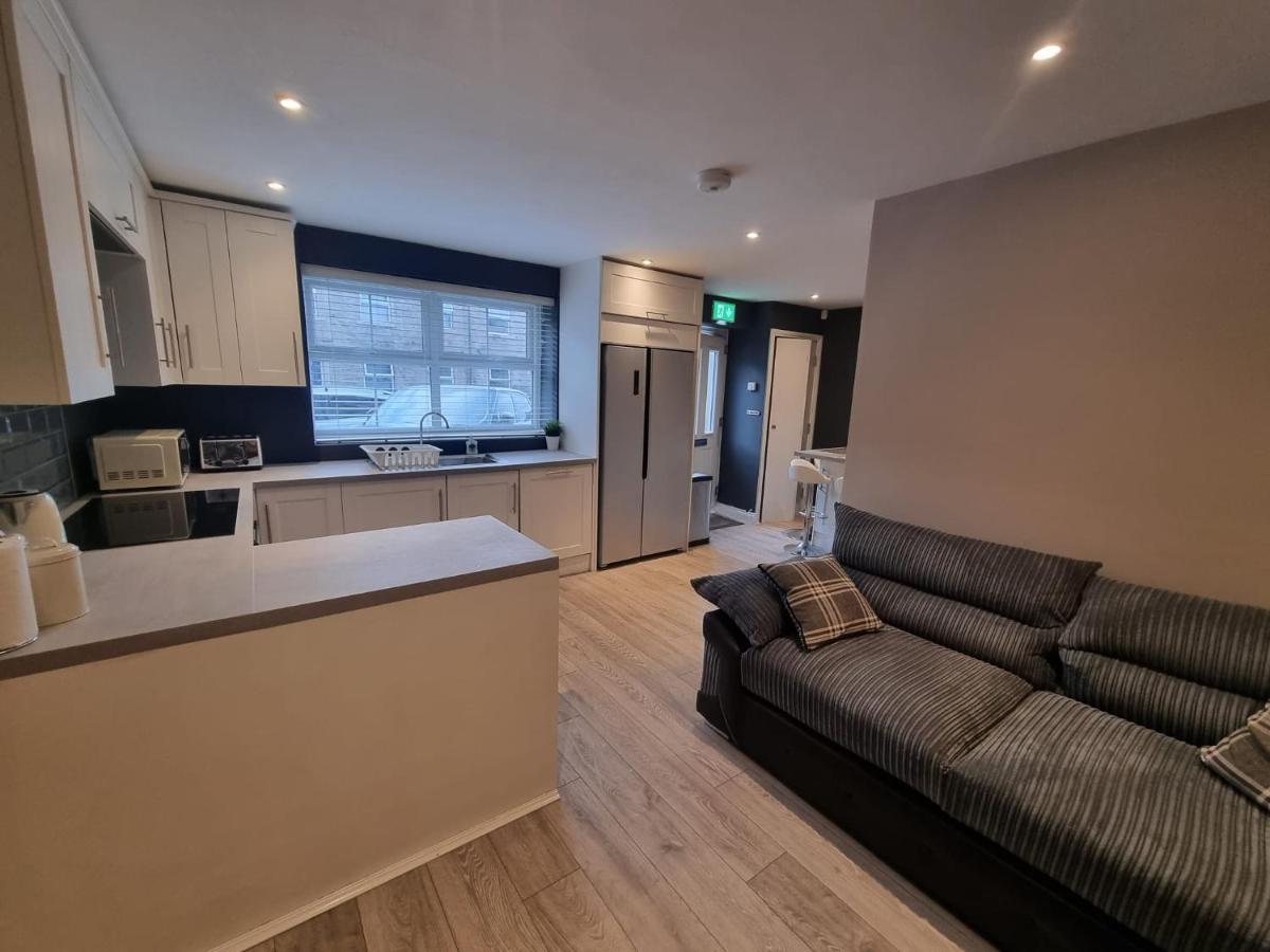 6 Dbl Bed, Central Huddersfield House Inc Parking Extérieur photo
