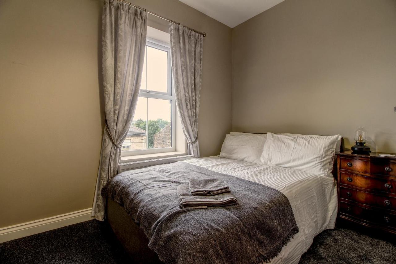 6 Dbl Bed, Central Huddersfield House Inc Parking Extérieur photo