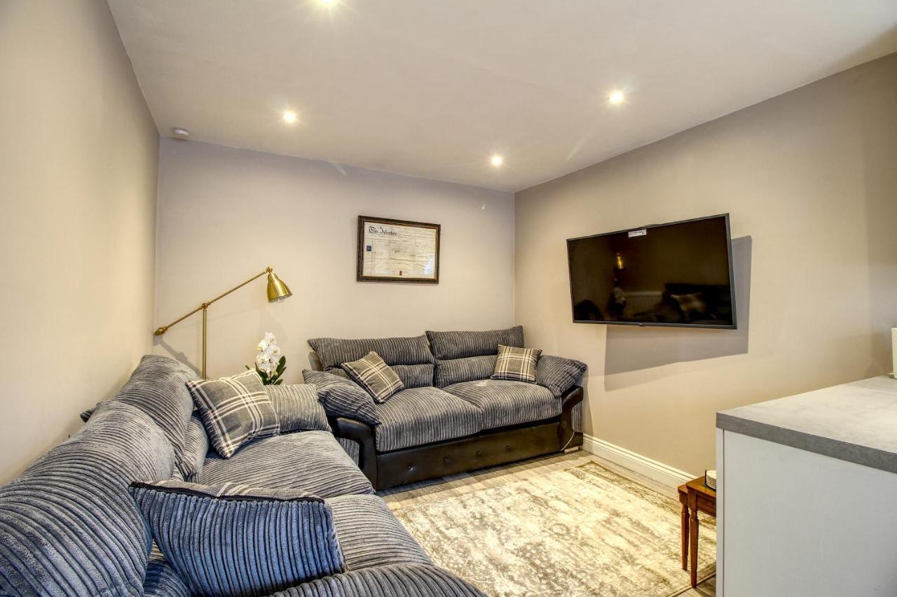 6 Dbl Bed, Central Huddersfield House Inc Parking Extérieur photo