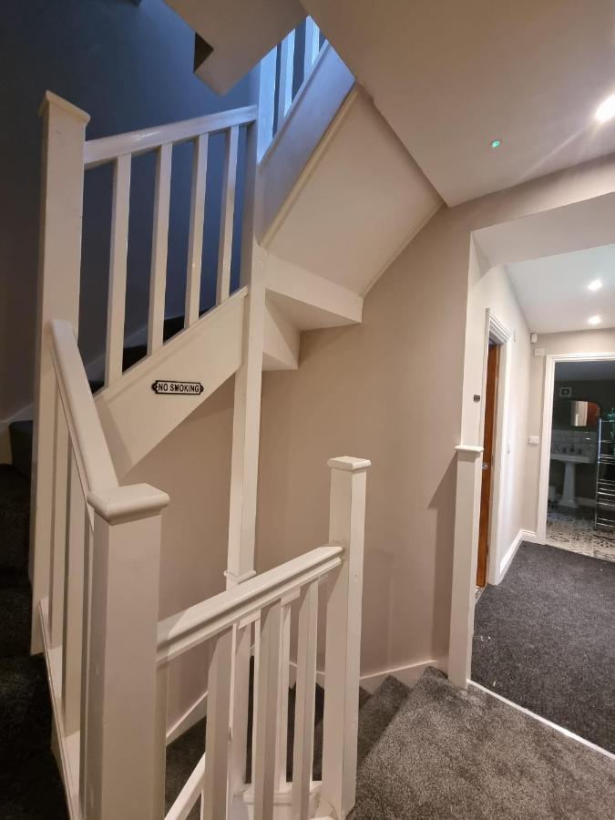 6 Dbl Bed, Central Huddersfield House Inc Parking Extérieur photo